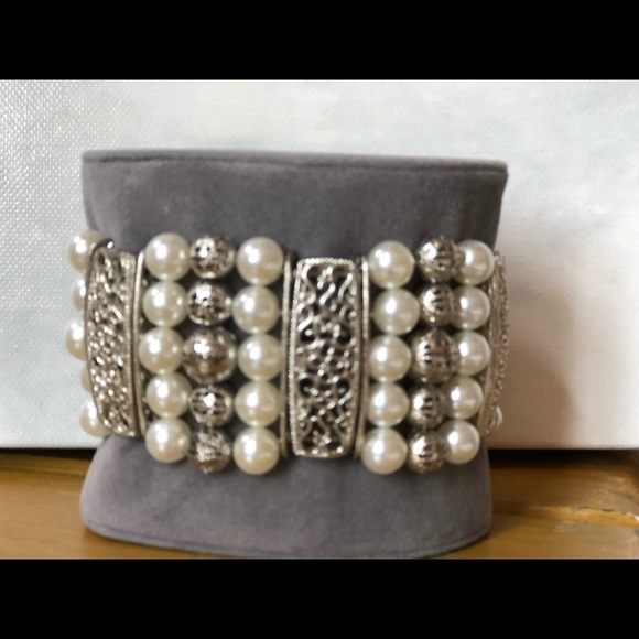Faux pearl Bracelet - Picture 2 of 4